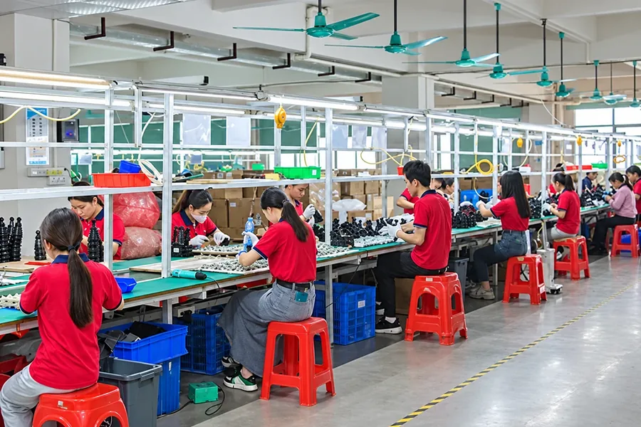 Production workshop with multiple solar light assembly lines