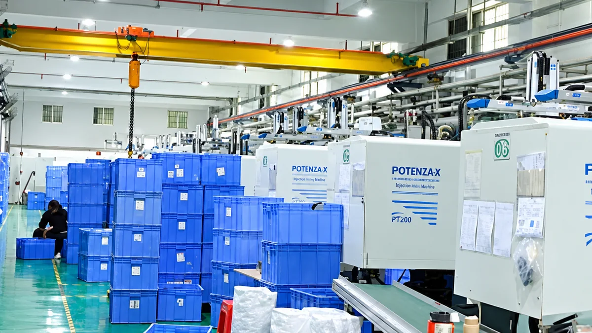 Injection moulding machines producing plastic housings for outdoor solar light fixtures